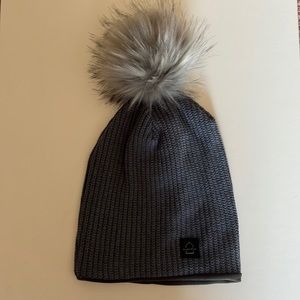 Homestead threads toque with large Pom